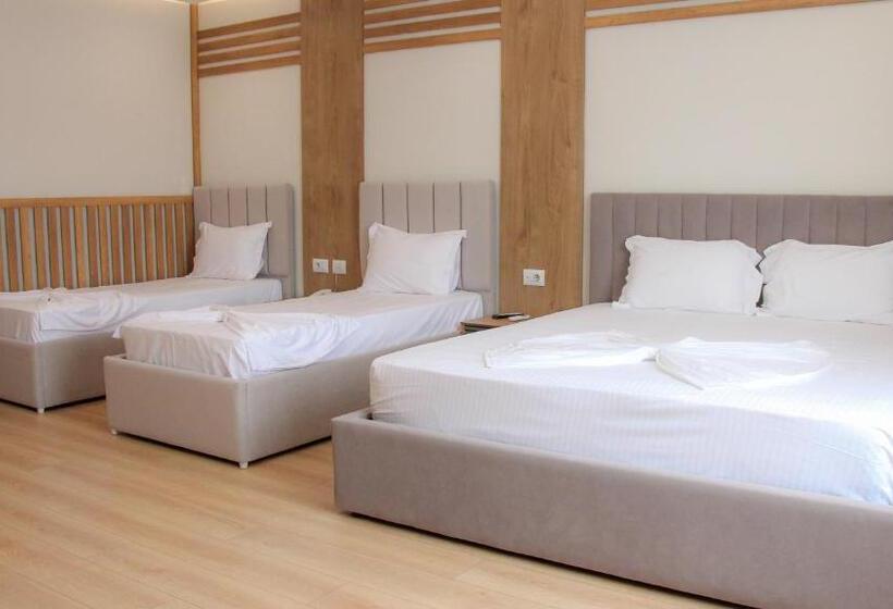 디럭스 4인 룸, Colis