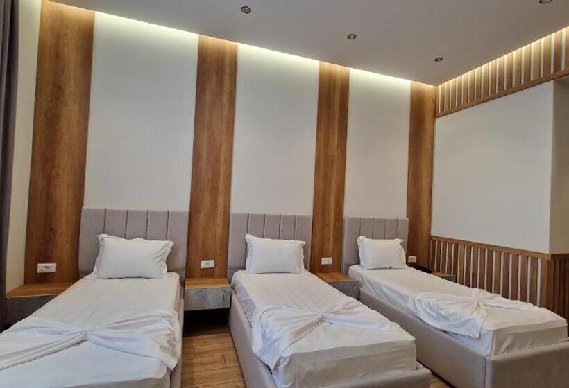 컴포트 트리플 룸, Colis