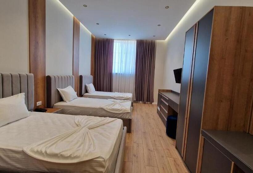 컴포트 트리플 룸, Colis