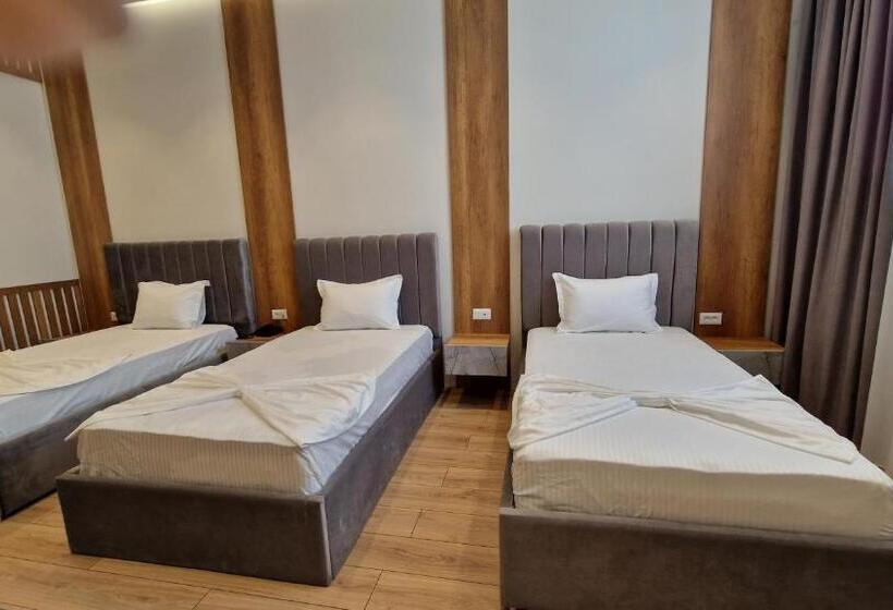 컴포트 트리플 룸, Colis