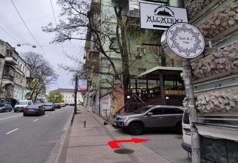 1 Szobás Apartman, Secret Apartments