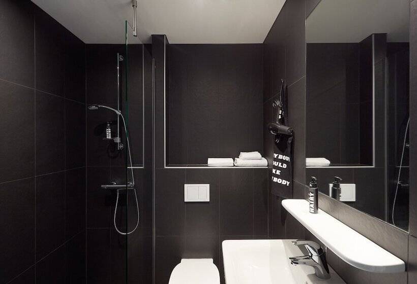 استودیو خانوادگی, The Social Hub Berlin Alexanderplatz