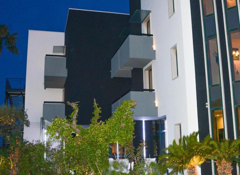 חדר סטנדרט לשלושה עם מרפסת, Tuo