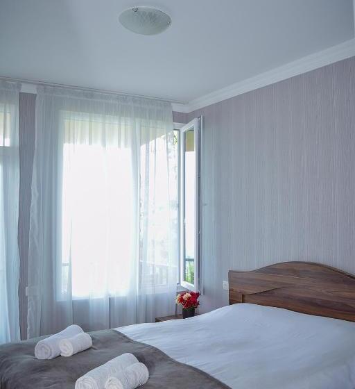 スタンダードルーム, Rustaveli Alley