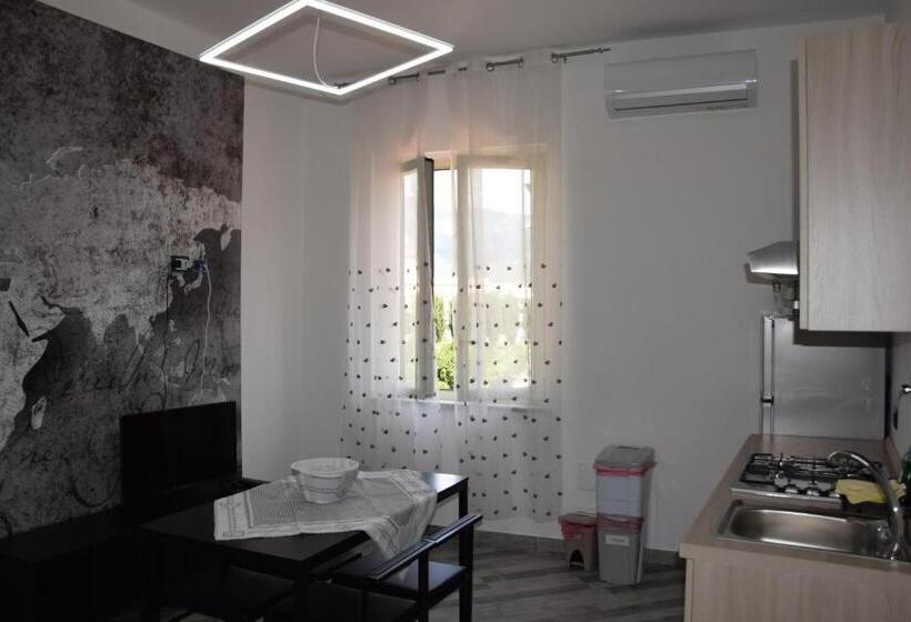 带1个卧室的高级公寓, City