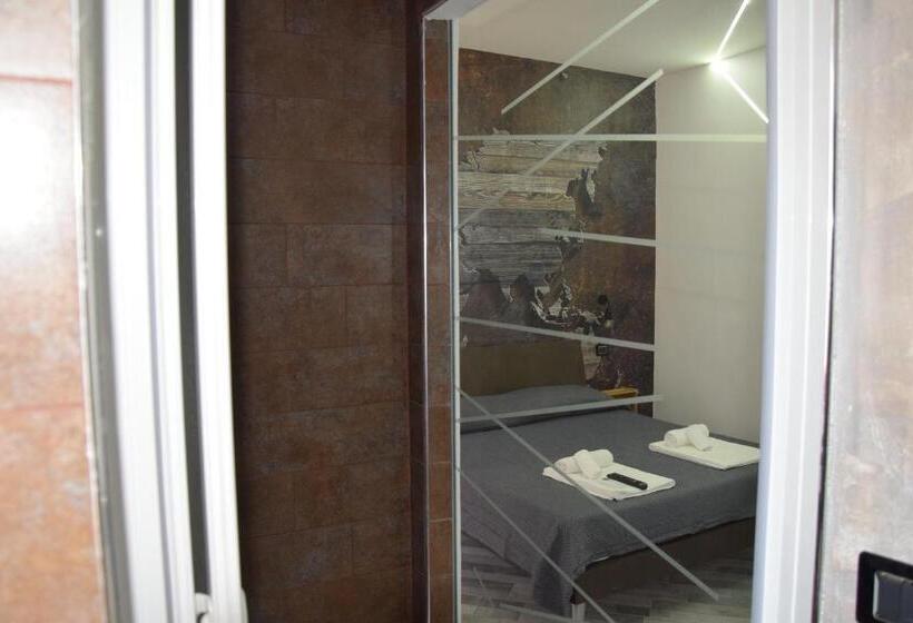 带阳台的豪华间, City