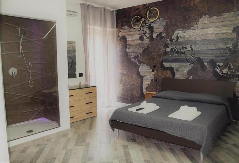 带阳台的豪华间, City