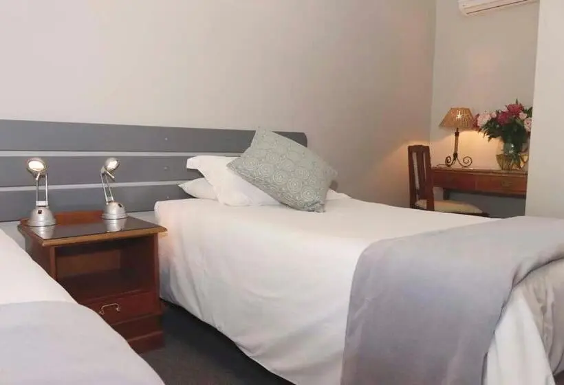 庭の見えるシングルルーム, The Village Guesthouse