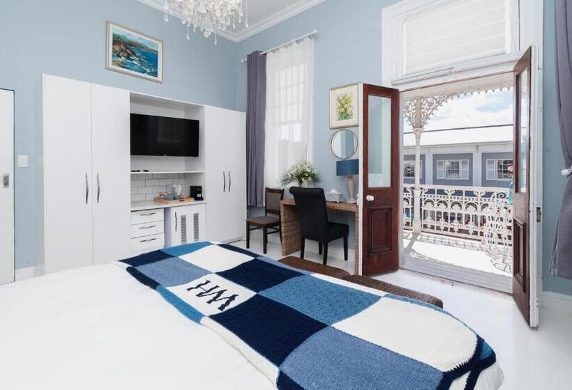 جناح مزوَّد بشرفة, The Willets Boutique