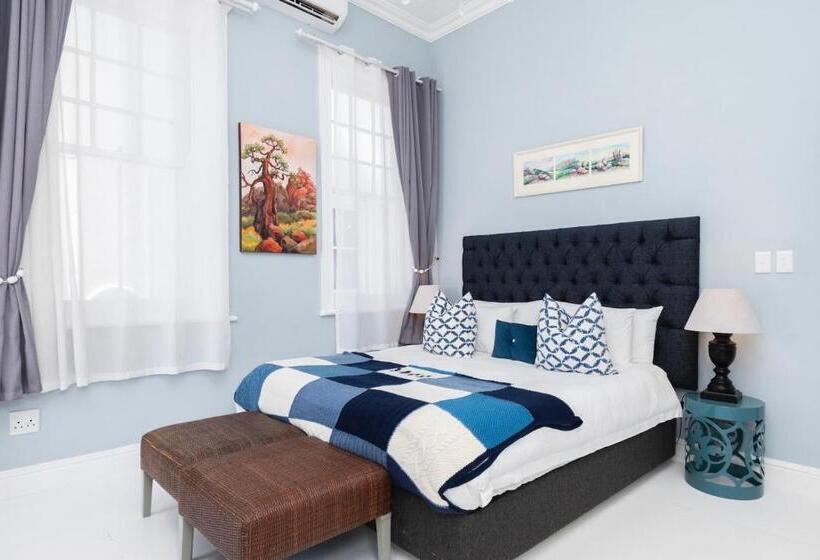 جناح مزوَّد بشرفة, The Willets Boutique