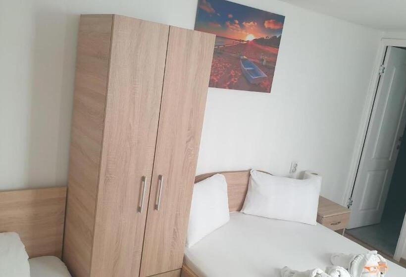 Quarto Triplo Clássico, Casa Nicholas