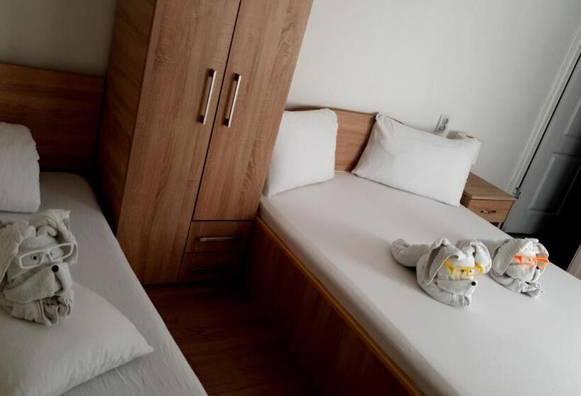 Quarto Triplo Clássico, Casa Nicholas