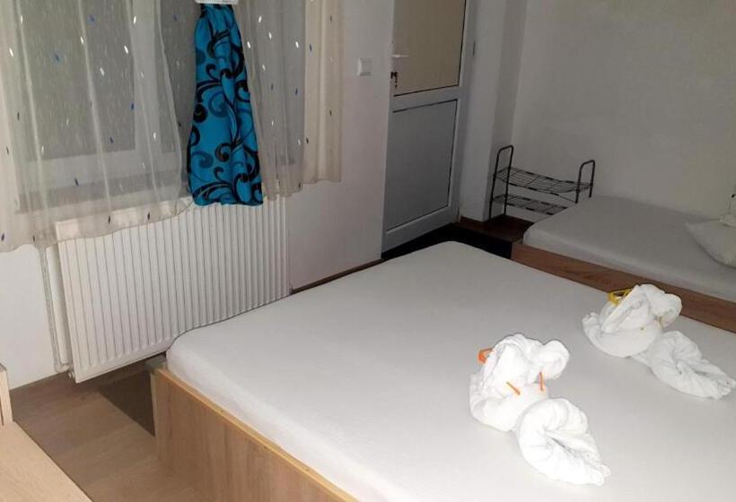 Quarto Triplo Clássico, Casa Nicholas