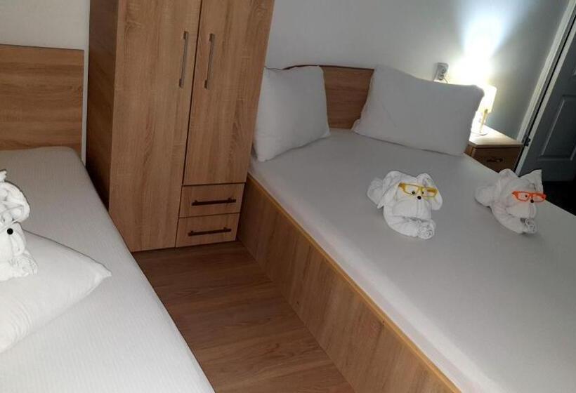 Quarto Triplo Clássico, Casa Nicholas