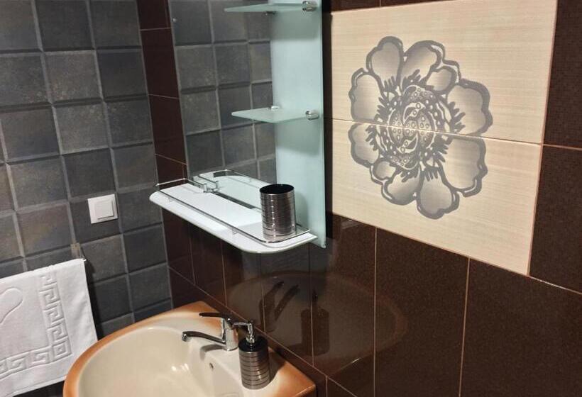 Quarto Triplo Clássico, Casa Nicholas