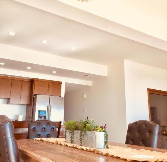 דירת חדר נוף לים, La Jolla Excellence, Exclusive Front Beach!