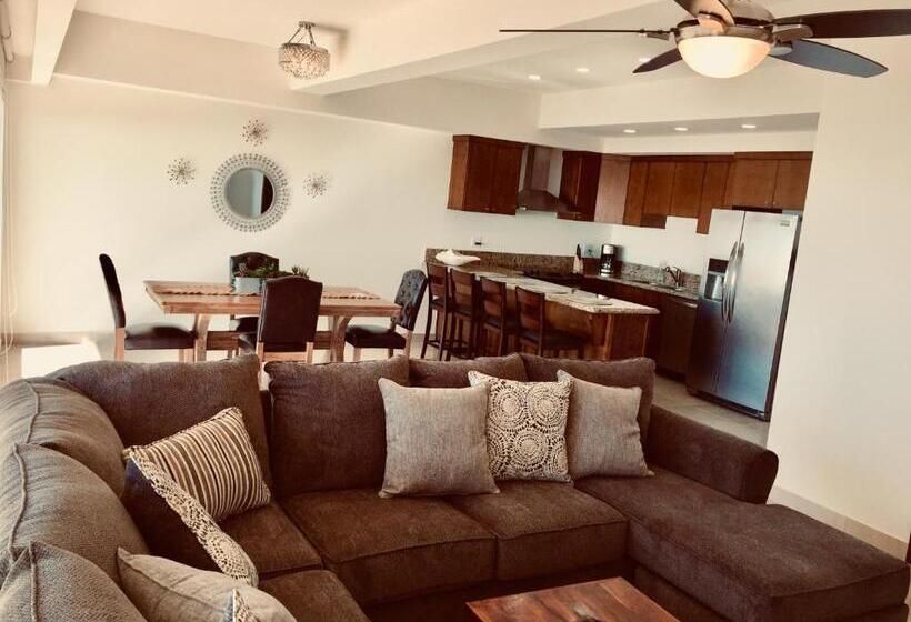 דירת חדר נוף לים, La Jolla Excellence, Exclusive Front Beach!