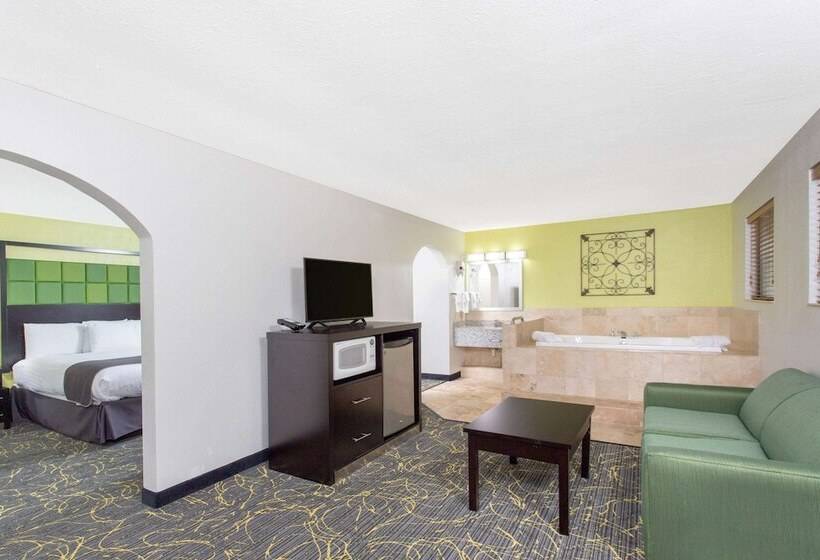 디럭스 스위트, Americinn And Suites By Wyndham Delafield Waukesha Milwaukee