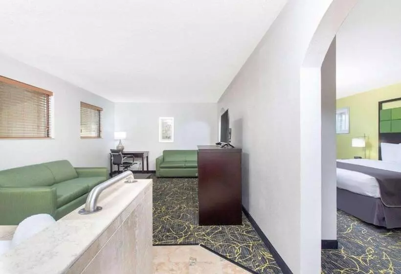 デラックススイート, Americinn And Suites By Wyndham Delafield Waukesha Milwaukee