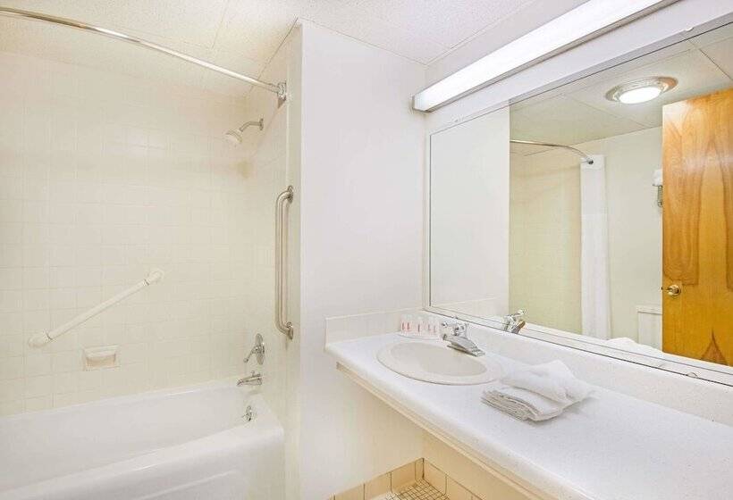 带2个双人床的标准工作室, Baymont By Wyndham Sandusky