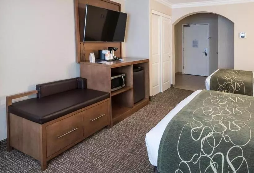 سوییت, Comfort Suites Fresno River Park