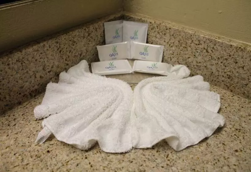 Perhesviitti, Continental Inn And Suites