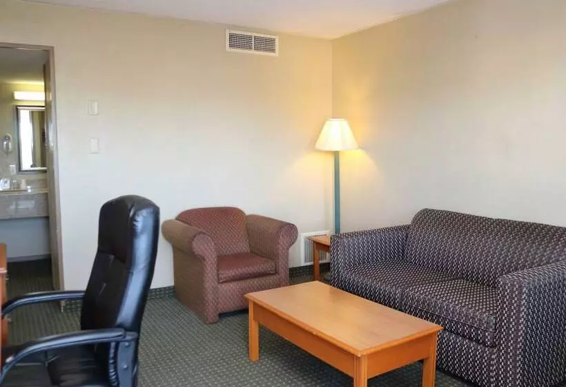 Perhesviitti, Continental Inn And Suites