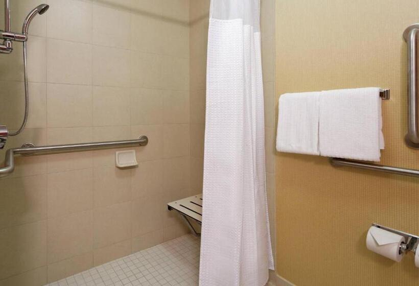 Номер Deluxe Адаптированный для Инвалидов, Courtyard Chesapeake Greenbrier