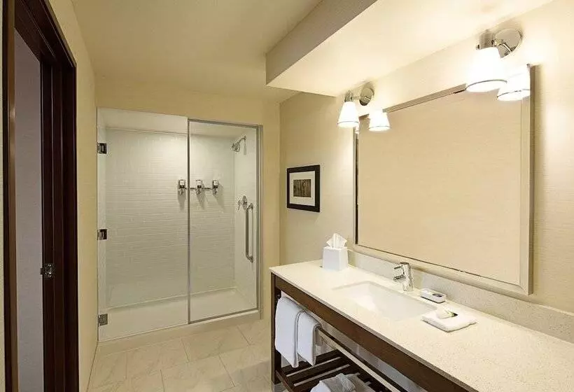 سوییت, Four Points By Sheraton Downtown Seattle Center