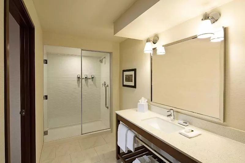 اتاق استاندارد با تخت بزرگ, Four Points By Sheraton Downtown Seattle Center