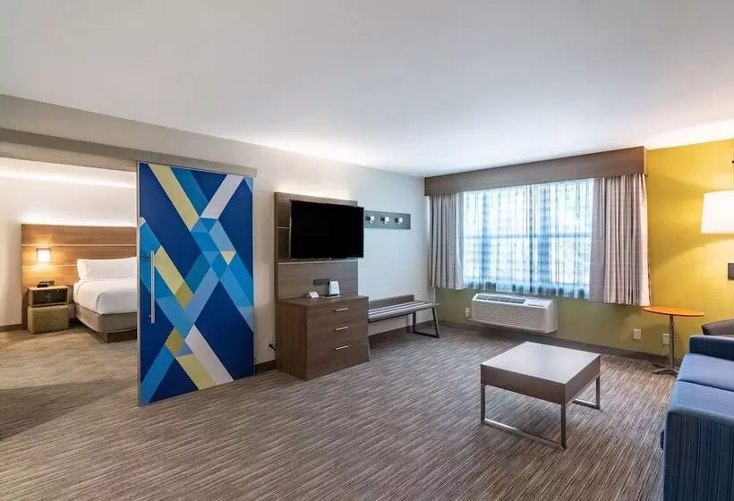 سوییت, Holiday Inn Express & Suites Camarillo, An Ihg