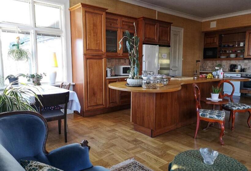 غرفة فردية  مطلة على الحديقة, Disponentparken Café Och Bed & Breakfast