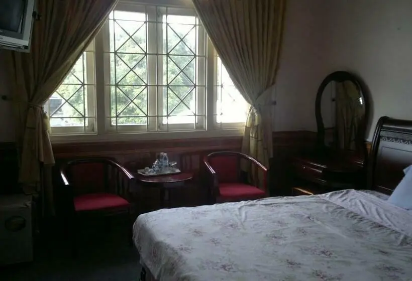 اتاق استاندارد یک نفره, Hue Railway