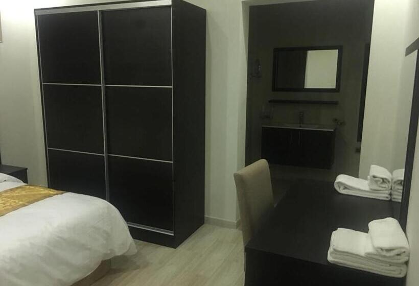 اتاق لوکس, Nourth House Apart