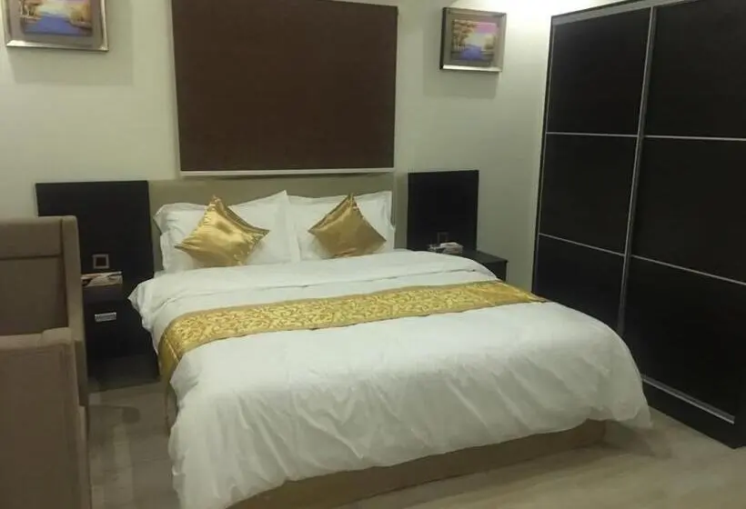 اتاق لوکس, Nourth House Apart