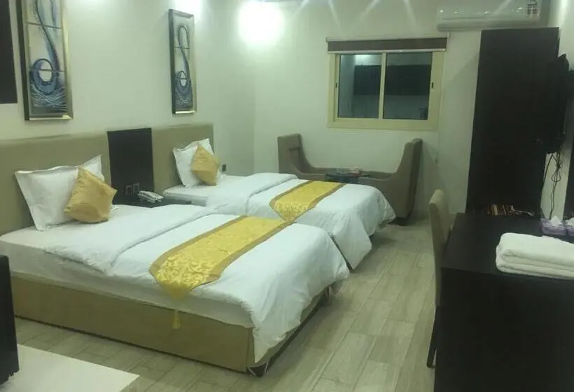 اتاق اکونومی, Nourth House Apart