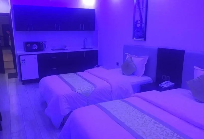 اتاق اکونومی, Nourth House Apart