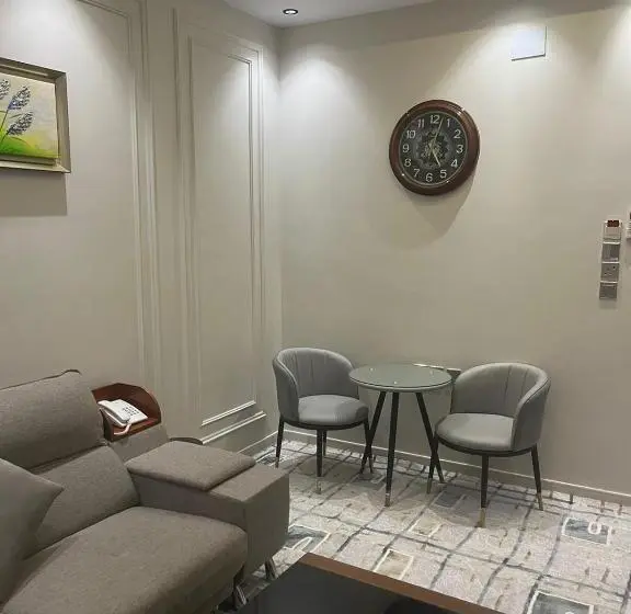 سوییت لوکس, Nourth House Apart