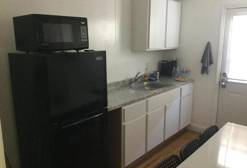 ２ベッドルームハウス, The Village