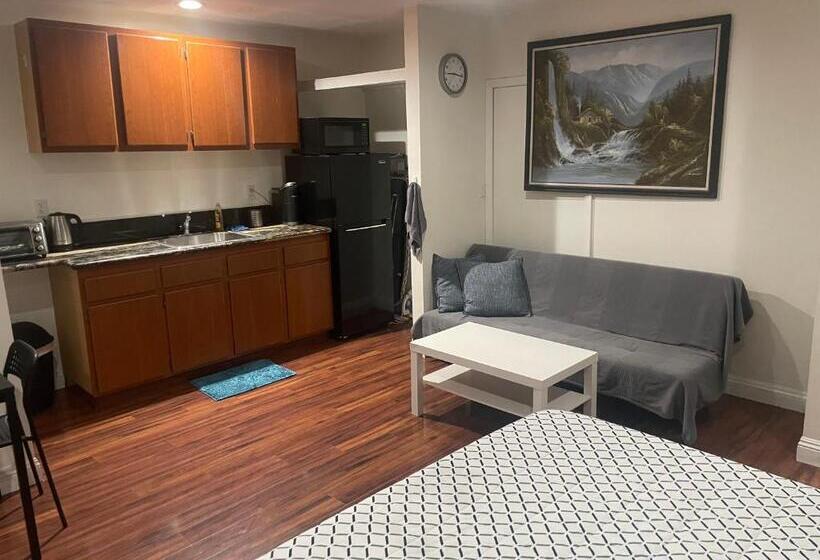 ガーデンビュースイート, The Village