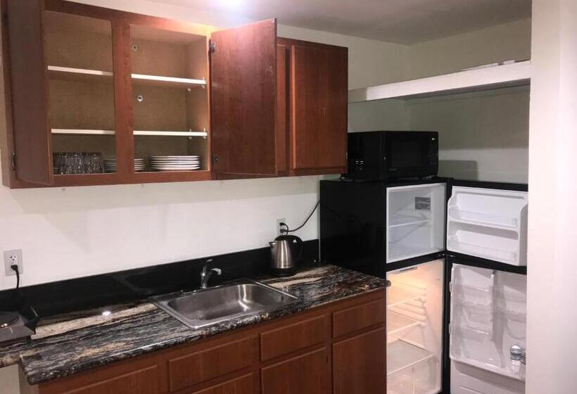 ガーデンビュースイート, The Village