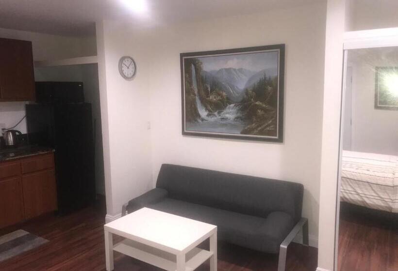 ガーデンビュースイート, The Village