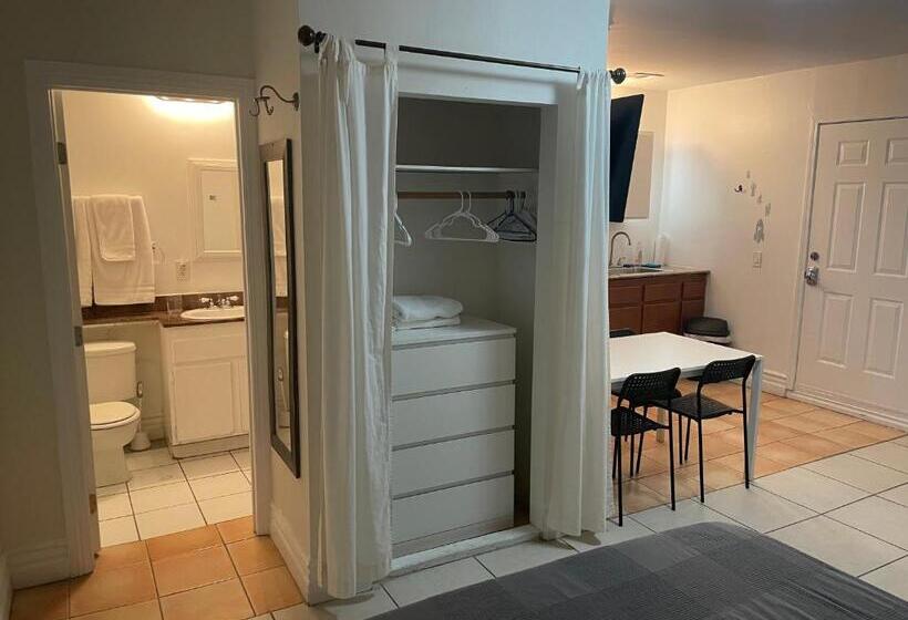 １ベッドルームハウス, The Village