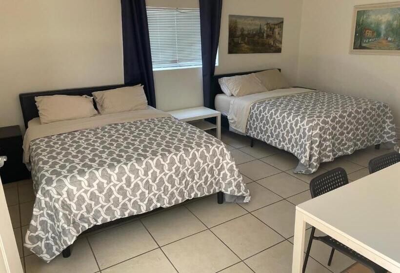 １ベッドルームハウス, The Village