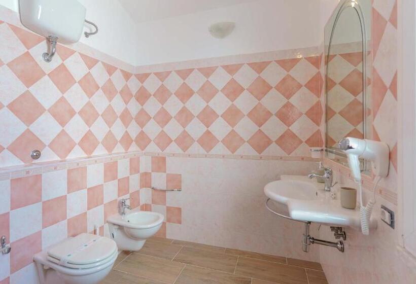 4인용 스탠다드 룸, Calabisso