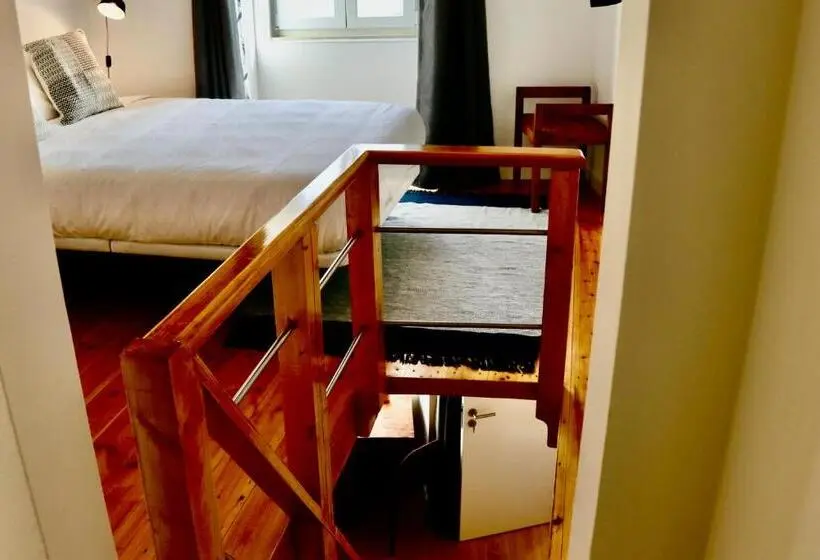 スタンダードスタジオ, Constância Guest House