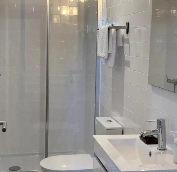 スタンダードスタジオ, Constância Guest House