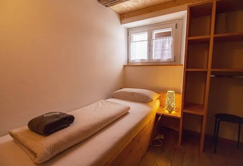 スタンダード４人部屋, Sust Lodge Am Gotthard