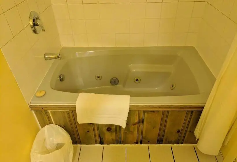 デラックスの４人部屋, Algonquin Lakeside Inn