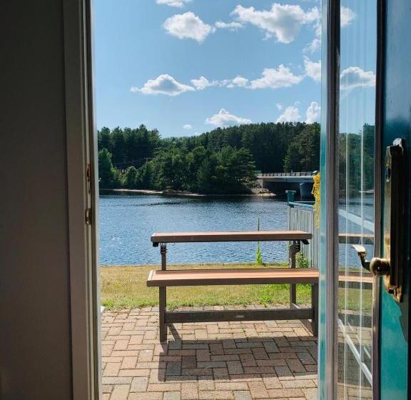 Deluxe Familie Værelse, Algonquin Lakeside Inn